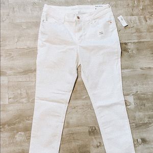 NEW | Size 8 | White Old Navy Super Skinny Jeans
